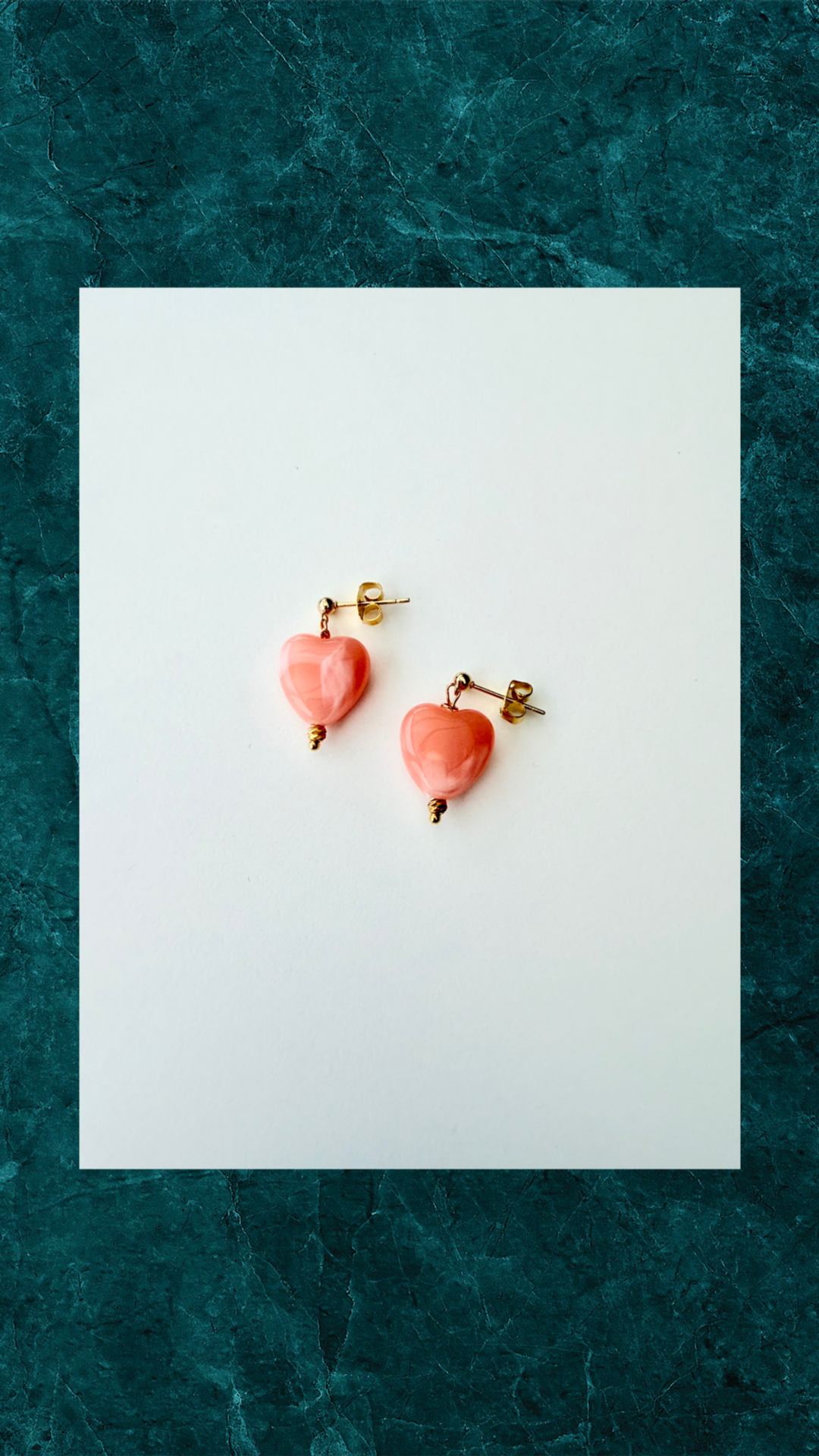 Forgyldte Ørestikker med Koral Hjerte - Varm Kærlighed
