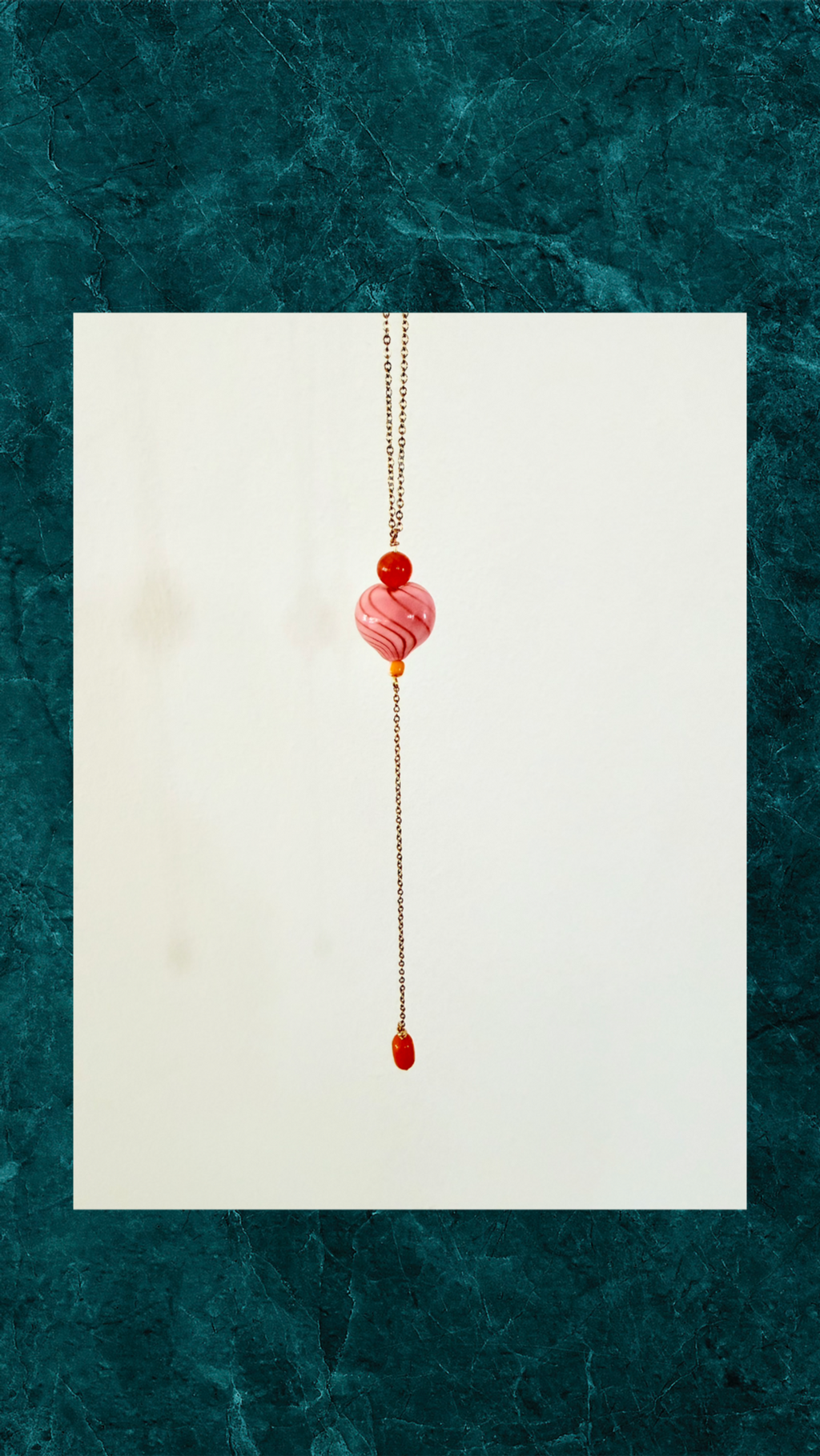 Forgyldt Y Halskæde med Glashjerte - Håndlavet