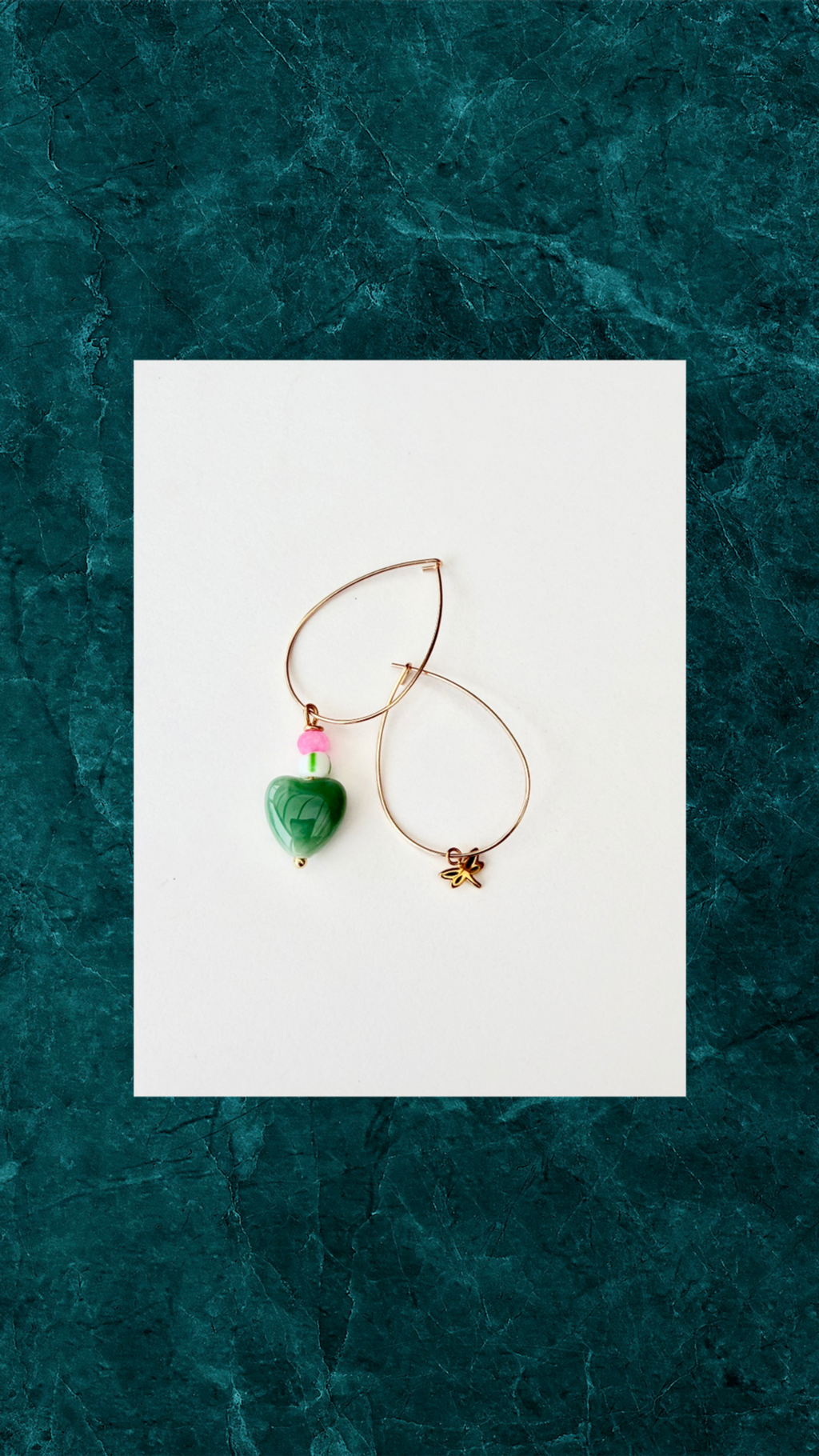 Guldsmed Øreringe med Grønt Hjerte