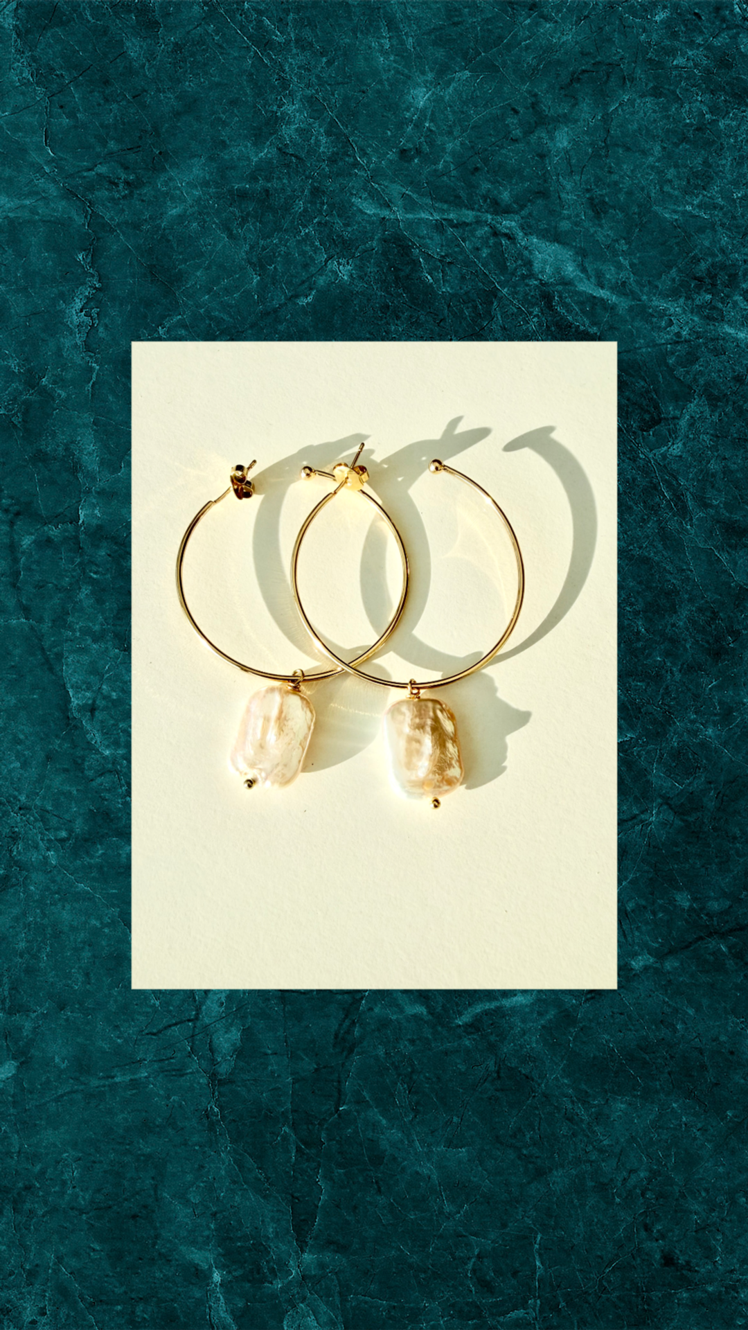 Hoops med hvide ferskvandsperler