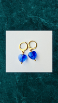 Øreringe med Blåt Glashjerte – Håndlavet Forgyldt Smykke