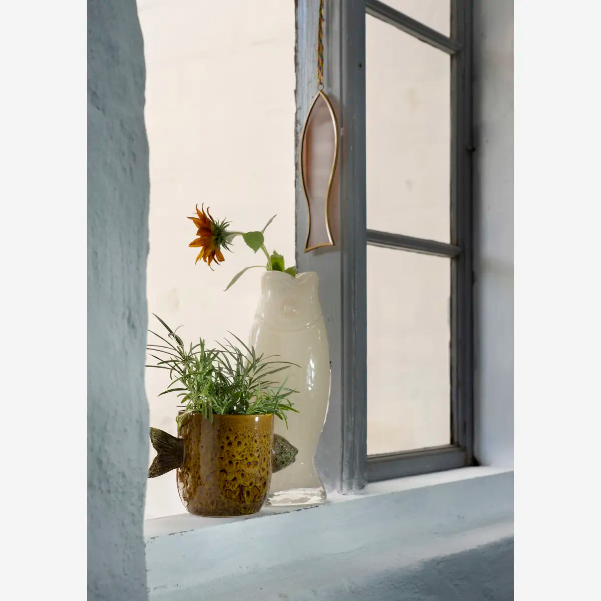 Stoneware flowerpot with fish