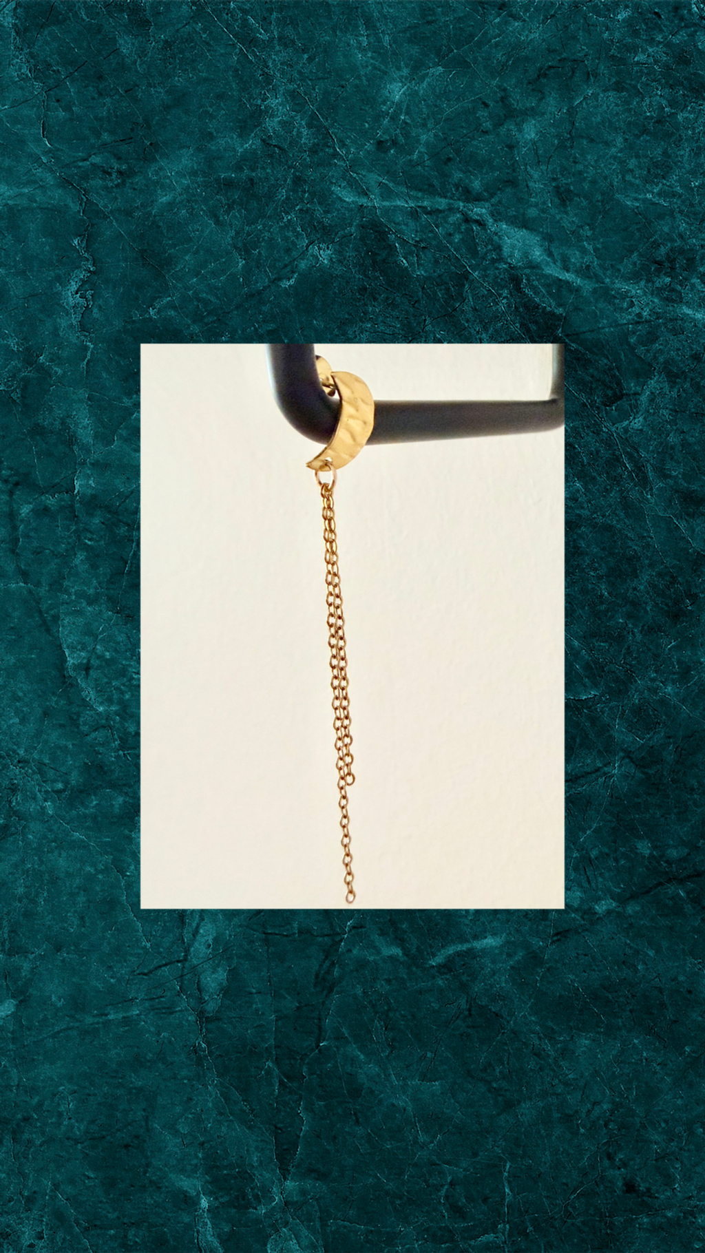 Enkelt Måne Ørestik – Forgyldt til Asymmetrisk Styling