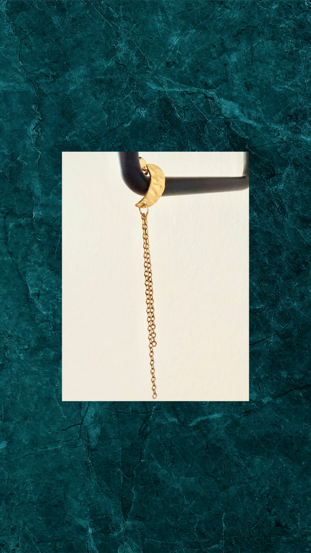 Enkelt Måne Ørestik – Forgyldt til Asymmetrisk Styling