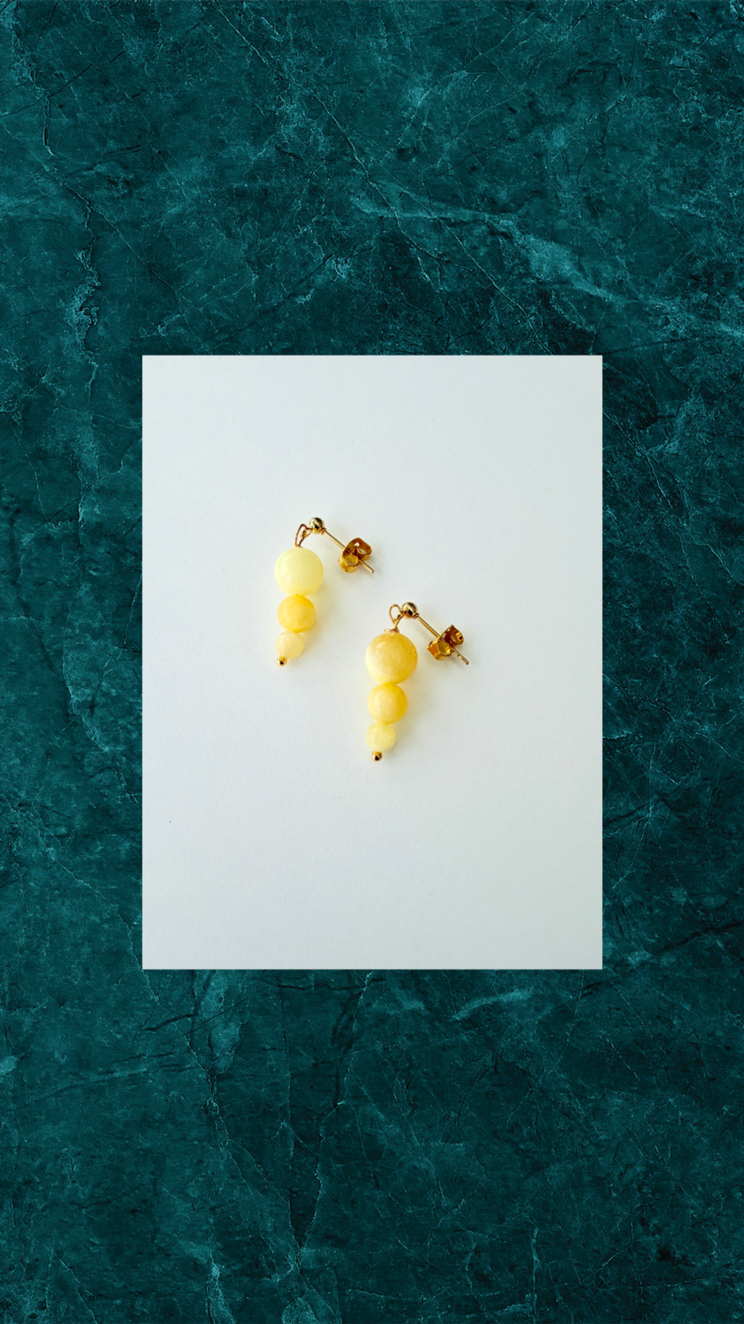 Forgyldte Ørestikker med Gule Perler – Håndlavet