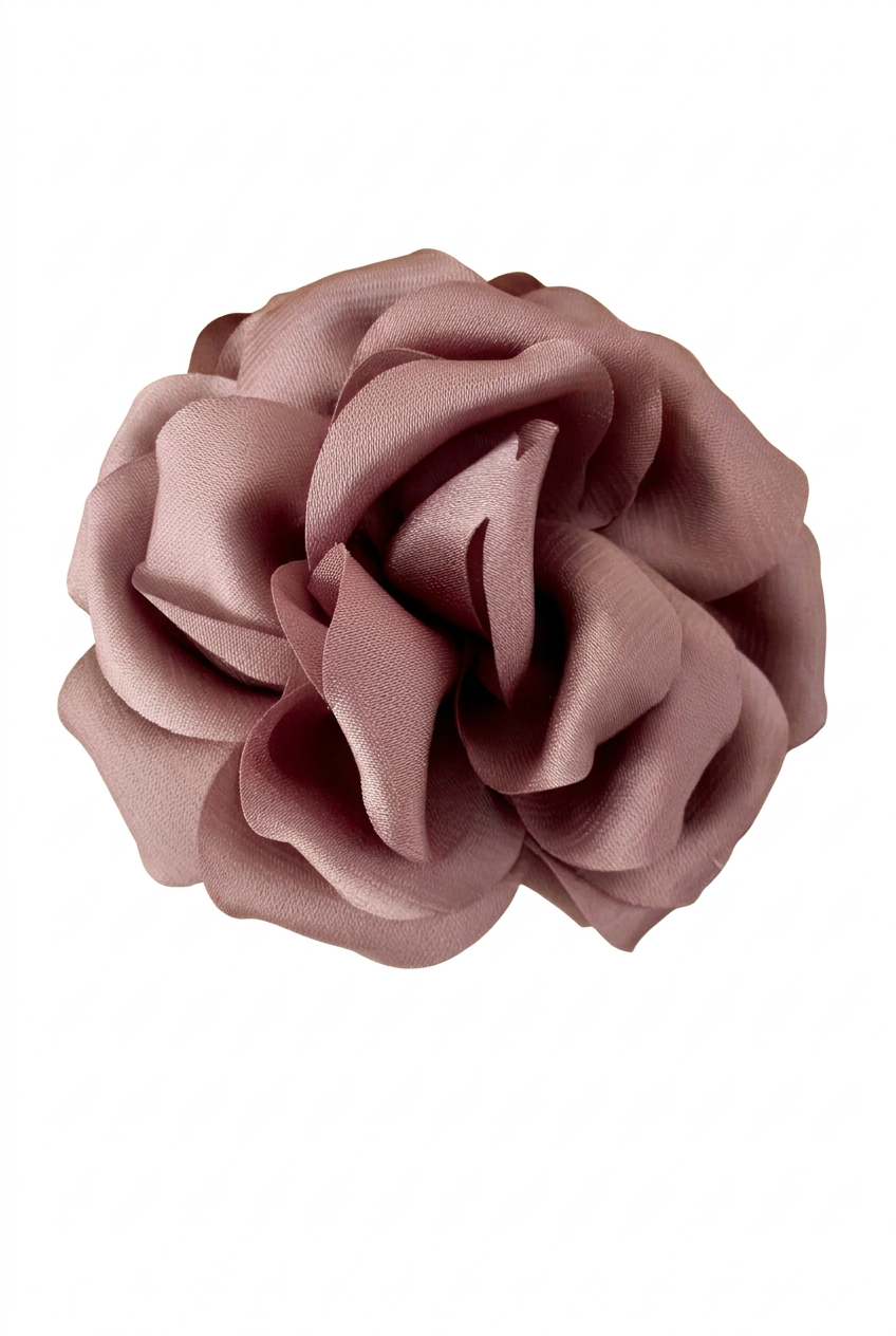 Rosa hårklemme med stofrose på helt hvid baggrund
